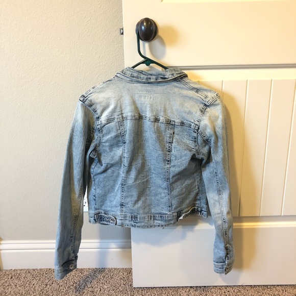 Light wash jean jacket - Picture 2 of 2